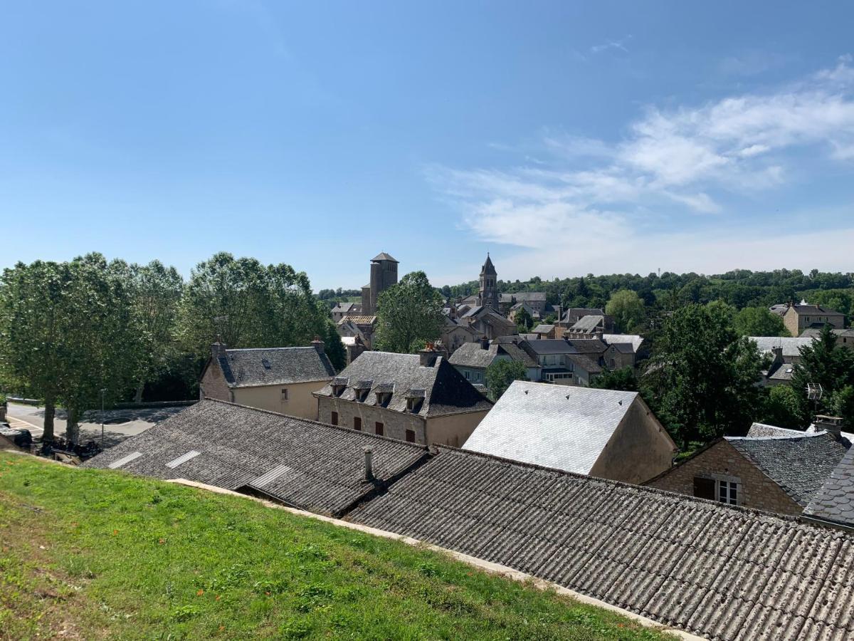 Gite 4 Etoiles - La Maison De Paul Coussergues Экстерьер фото